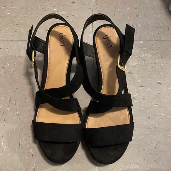 Black suede wedges - Picture 1 of 5